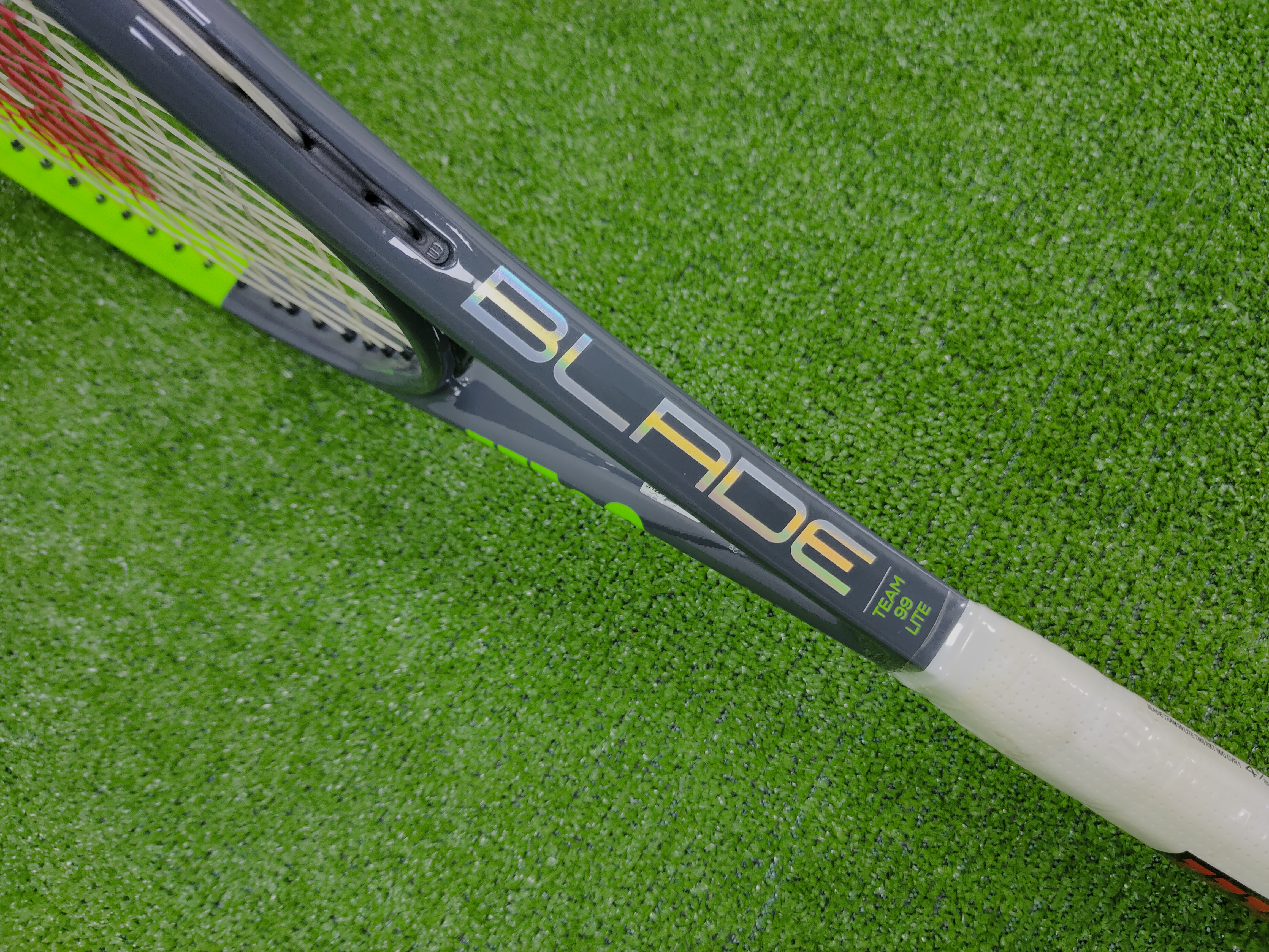 картинка Wilson Blade Team 99 Lite от магазина Высшая Лига